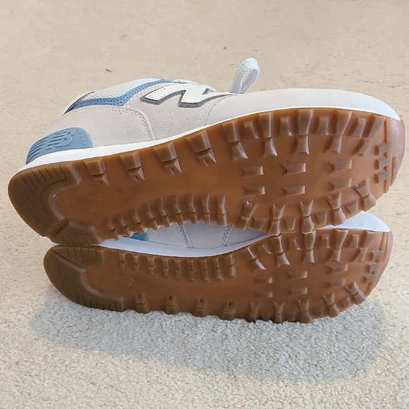 New Balance White and Light Blue Sneakers - Picture 4 of 4